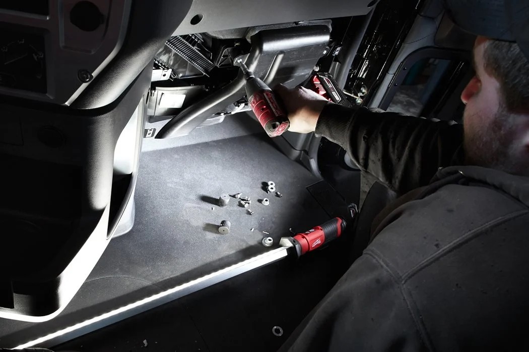 Фонарик Milwaukee M12 UHL-0  детальное изображение - 4