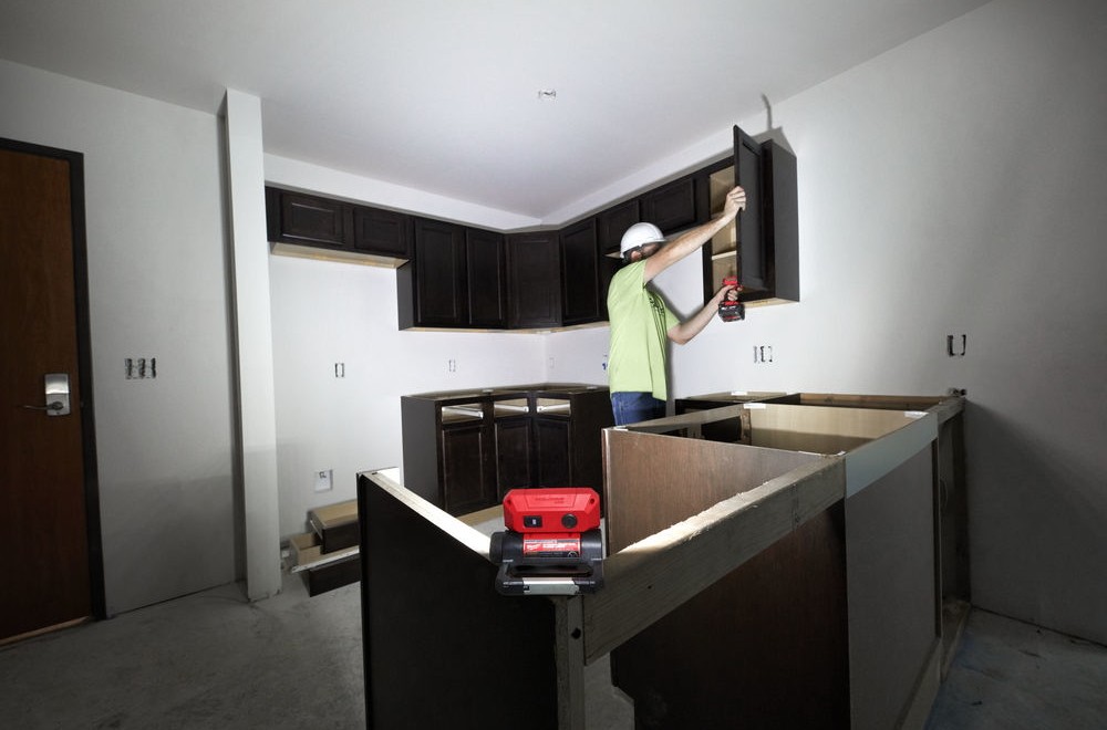 Фонарик Milwaukee L4 FFL-201  детальное изображение - 8