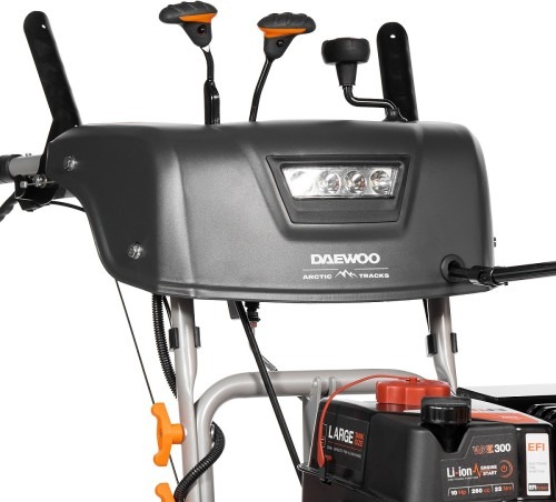 Снегоуборщик гусеничный бензиновый Daewoo DAST 427 EFI с инжекторным двигателем, 10 л.с., 6620 Вт, Оранжевый/Серый детальное изображение - 5