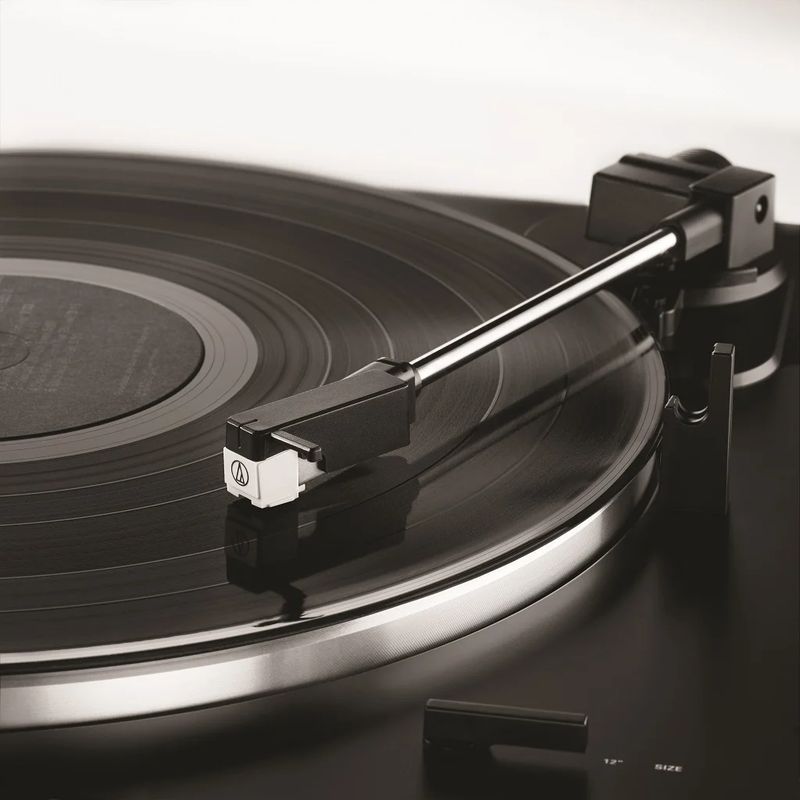 Проигрыватель винила Audio-Technica AT-LP60XBT, Черный детальное изображение - 2