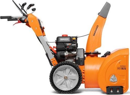 Снегоуборщик бензиновый с электрозапуском Daewoo DAST 9070, 9 л.с., 6600 Вт, Оранжевый/Серый детальное изображение - 2