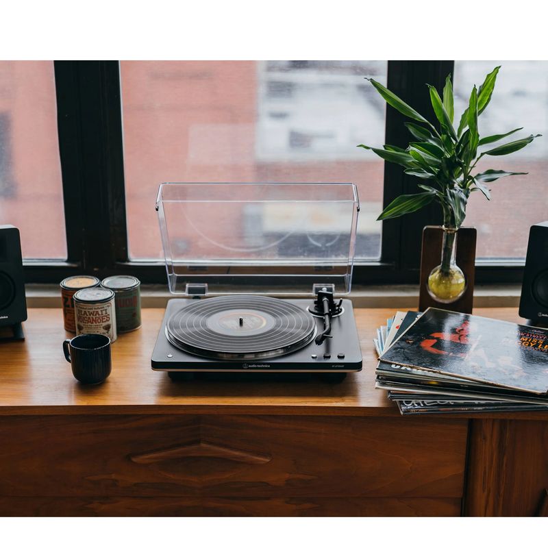 Проигрыватель винила Audio-Technica AT-LP70XBT, Черный детальное изображение - 4