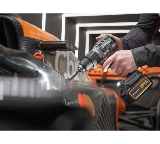 Аккумуляторная ударная дрель-шуруповерт DeWALT McLaren Limited Edition DCD85MP2T-QW, 18 В, 90 Нм, 5 А·ч детальное изображение - 8