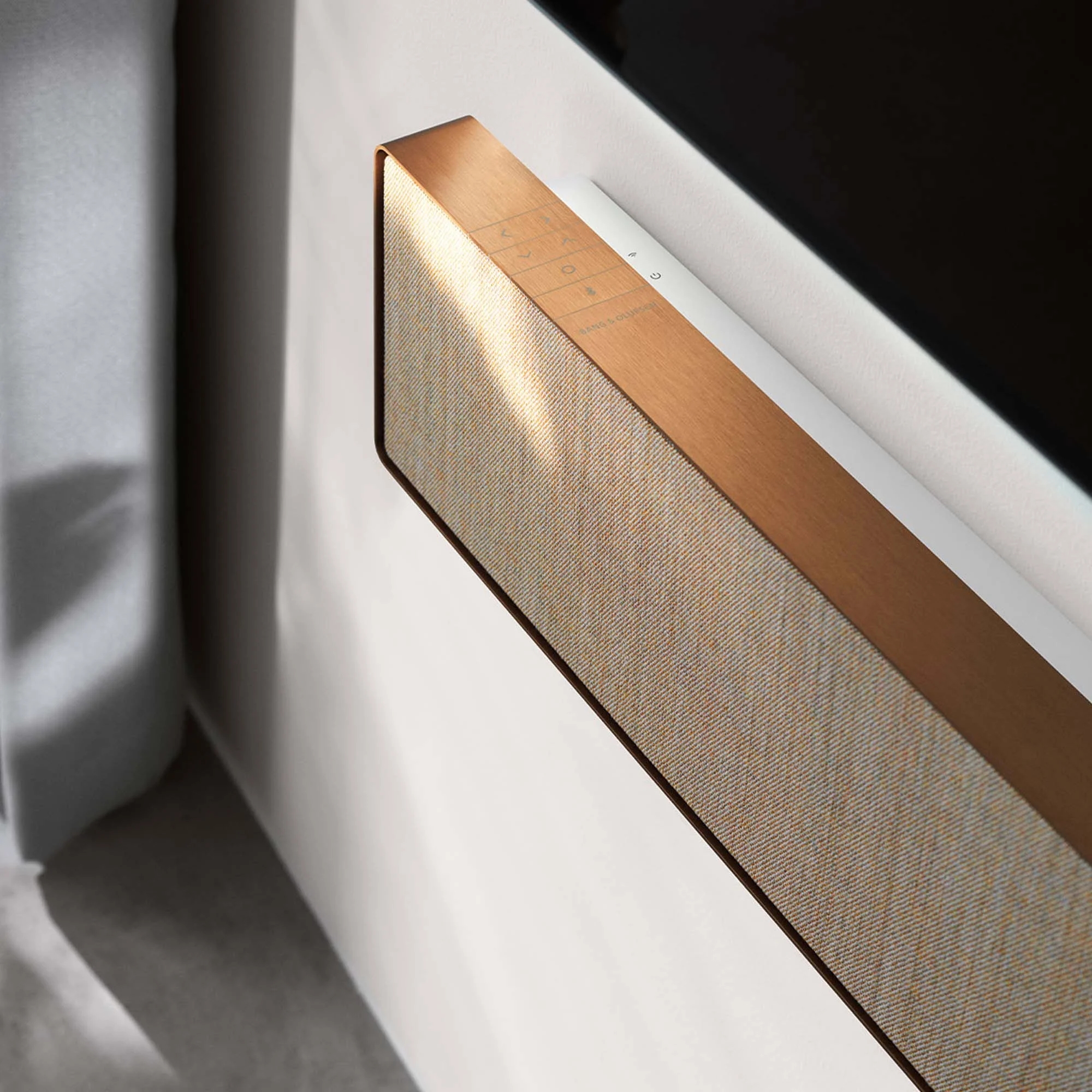 Саундбар Bang & Olufsen Beosound Stage, Золотой детальное изображение - 5