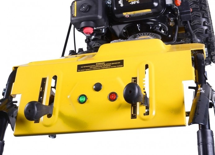 Снегоуборщик бензиновый Huter SGC 6000 с электростартером 220В 70/7/7, 8 л.с., 6000 Вт, Желтый/Черный детальное изображение - 6