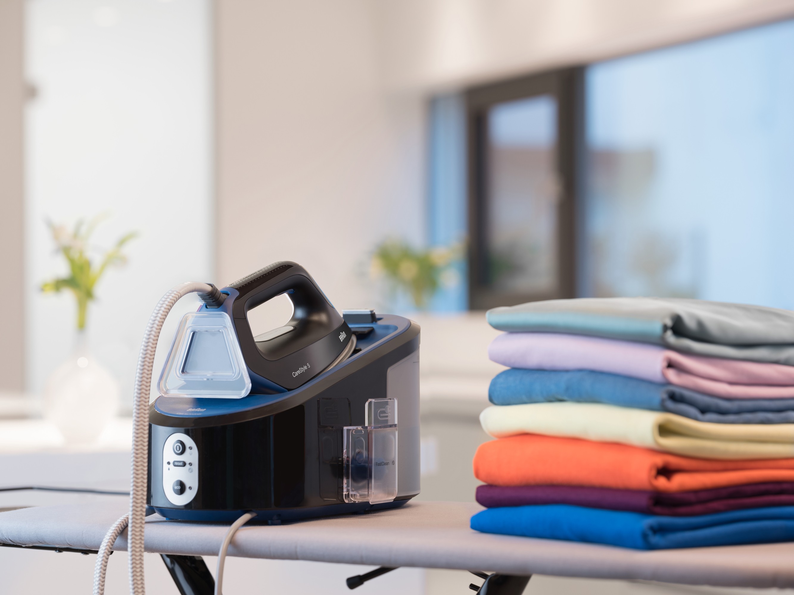 Утюг с парогенератором Braun CareStyle 5 IS 5145, Черный детальное изображение - 4