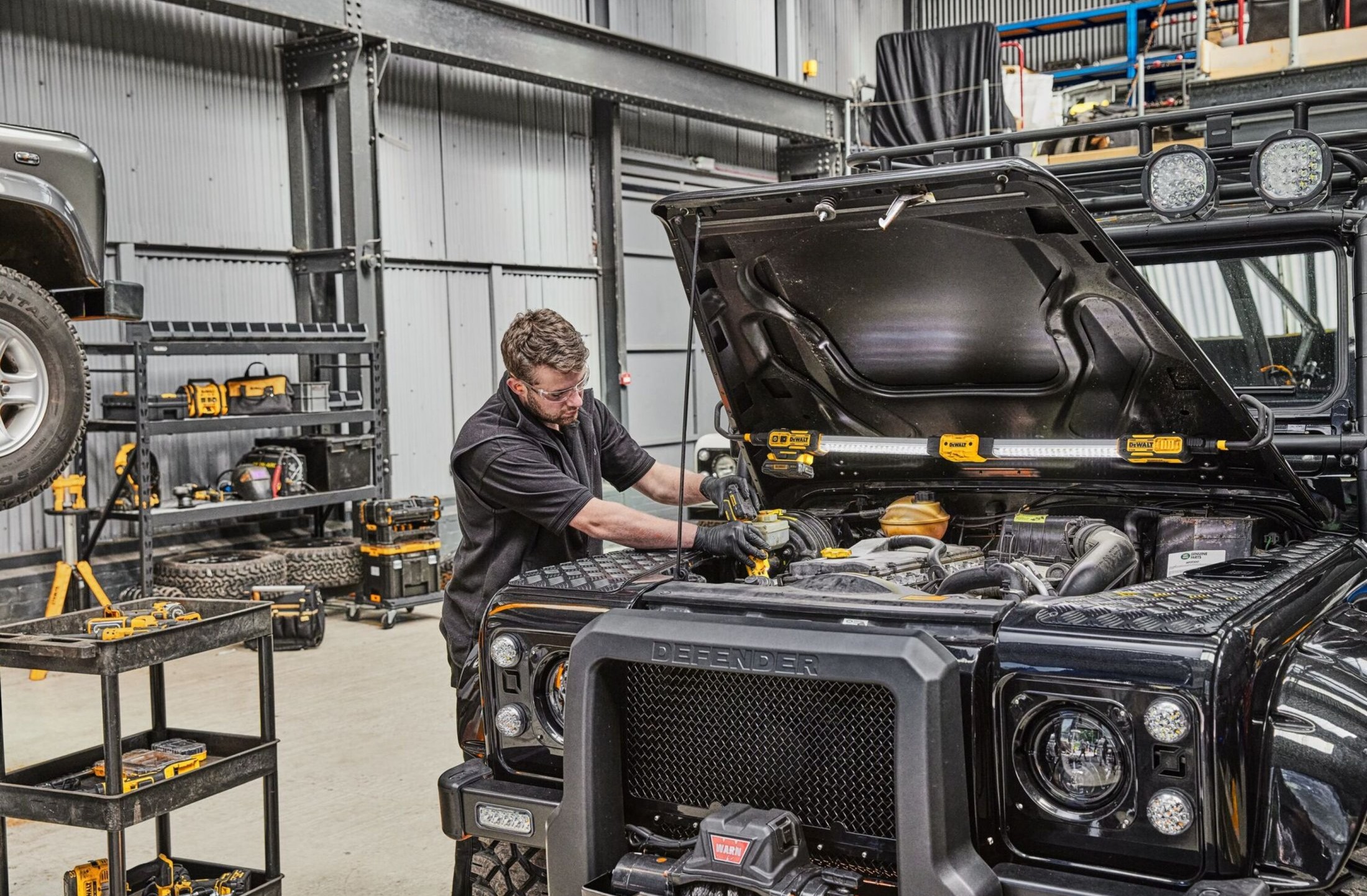 Фонарик DeWALT DCL045 детальное изображение - 7