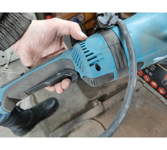 Угловая шлифмашина Makita GA9020SFK, 230 мм, 6600 об/мин, 2200 Вт детальное изображение - 13