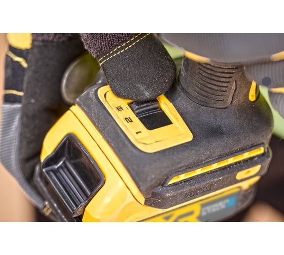 Аккумуляторный масляный шуруповерт DeWALT DCF870E2T-QW, 18 В, 56 Нм, 1.7 А·ч детальное изображение - 7