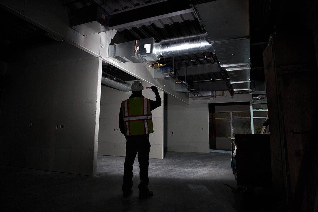 Фонарик Milwaukee USB L4 FL-201  детальное изображение - 4