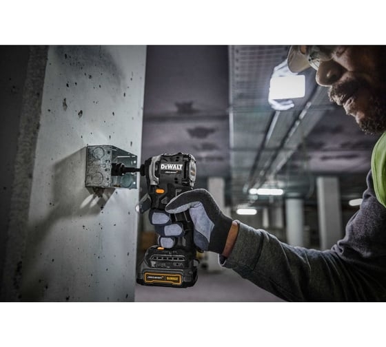 Аккумуляторный ударный гайковерт DeWALT McLaren Limited Edition DCF85ME2GT-QW, 18 В, 205 Нм, 1.7 А·ч детальное изображение - 7