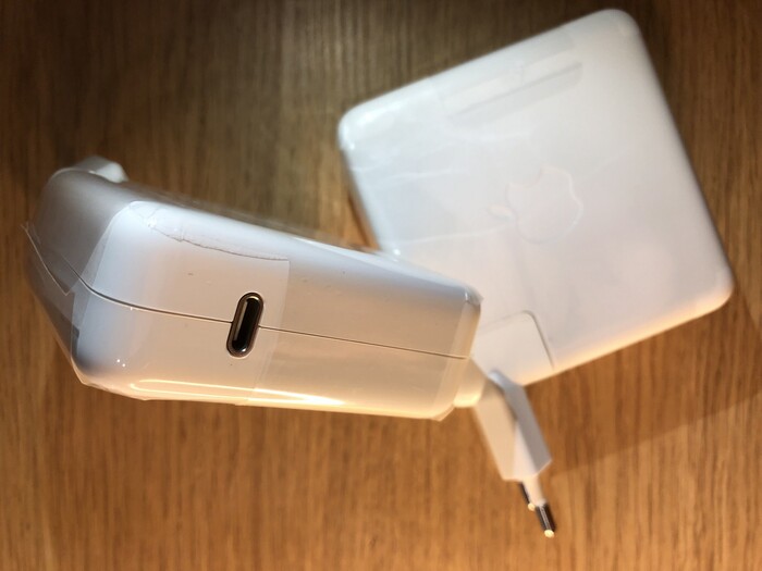 Адаптер питания Apple USB-C Power Adapter 61 W №5