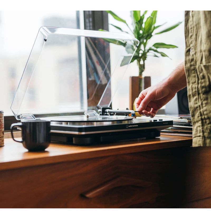 Проигрыватель винила Audio-Technica AT-LP70XBT, Черный детальное изображение - 6