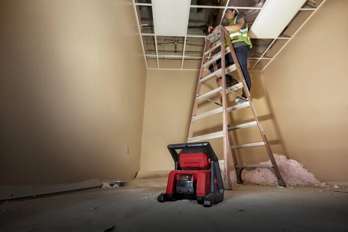 Фонарик Milwaukee M18 HAL-0  №3