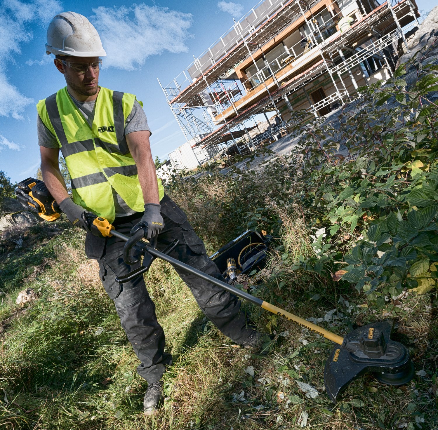 Триммер DeWALT DCM571N детальное изображение - 4