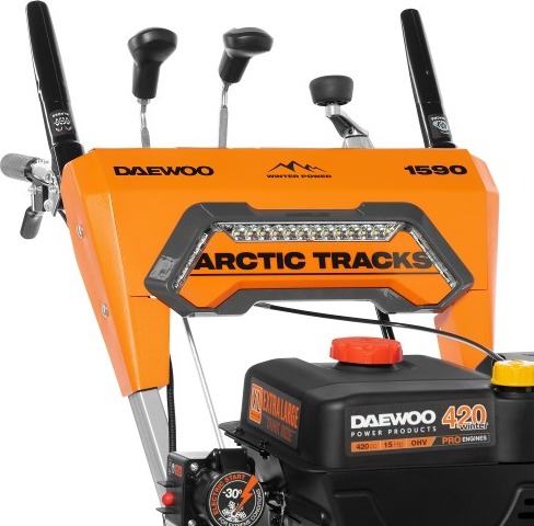 Снегоуборщик гусеничный бензиновый Daewoo DAST 1590, 15 л.с., Оранжевый/Серый детальное изображение - 3