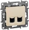 Розетка Legrand Etika 672655  вариант - 4