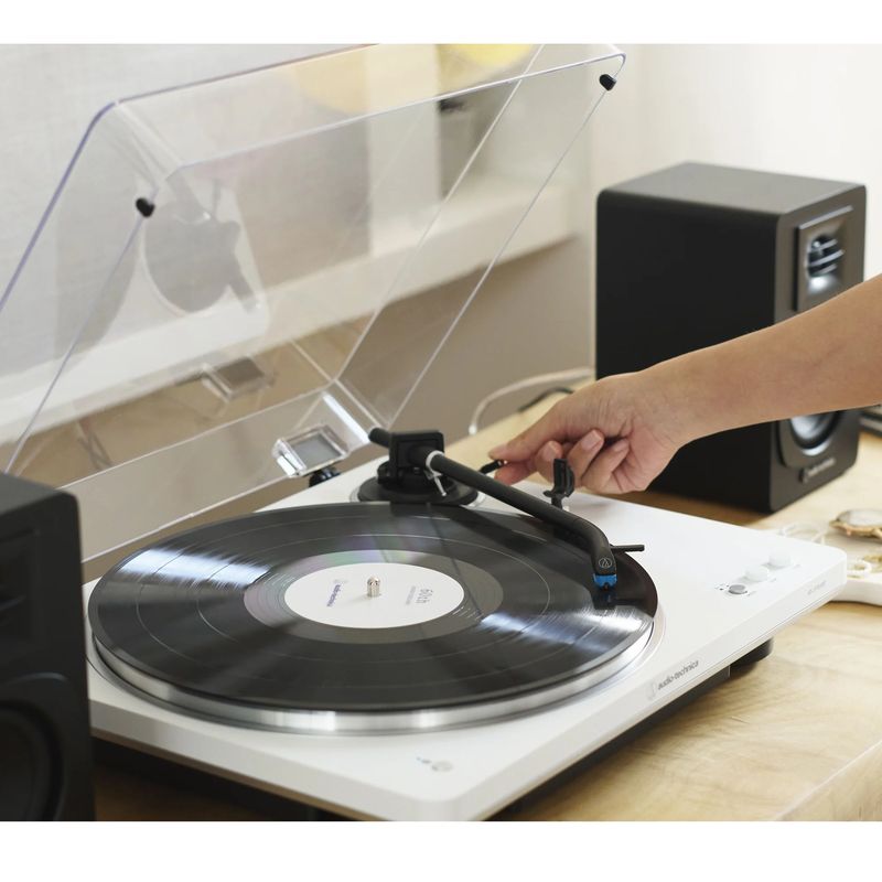 Проигрыватель винила Audio-Technica AT-LP70X, Белый детальное изображение - 5