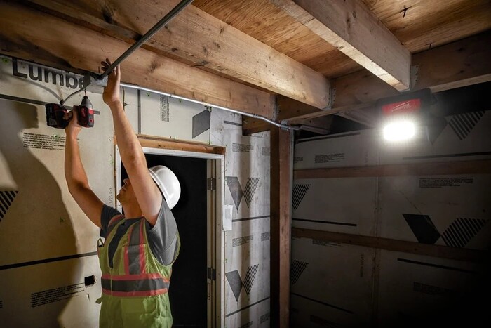 Фонарик Milwaukee M18 HAL-0  №4