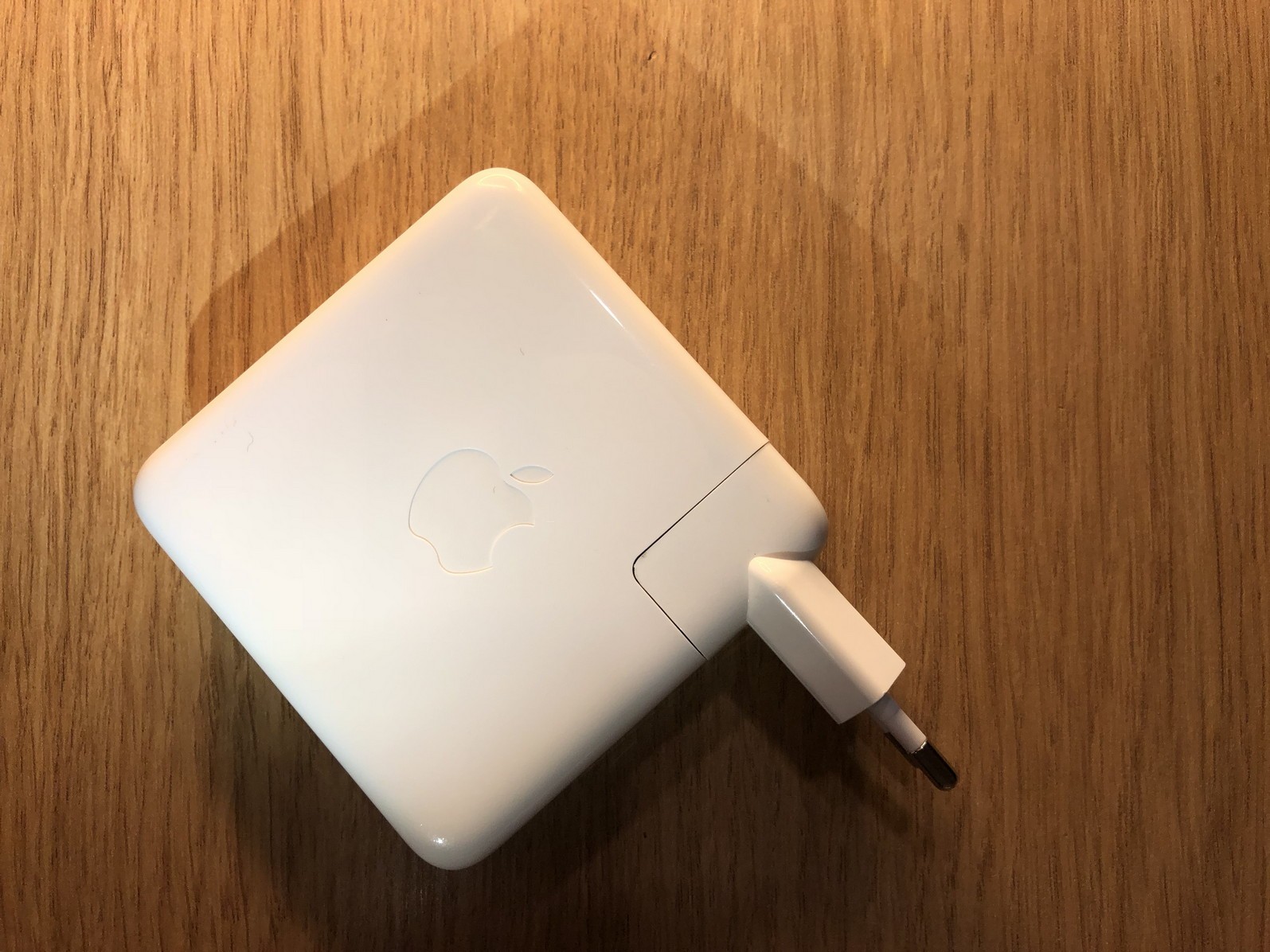 Адаптер питания Apple USB-C Power Adapter 61 W детальное изображение - 6