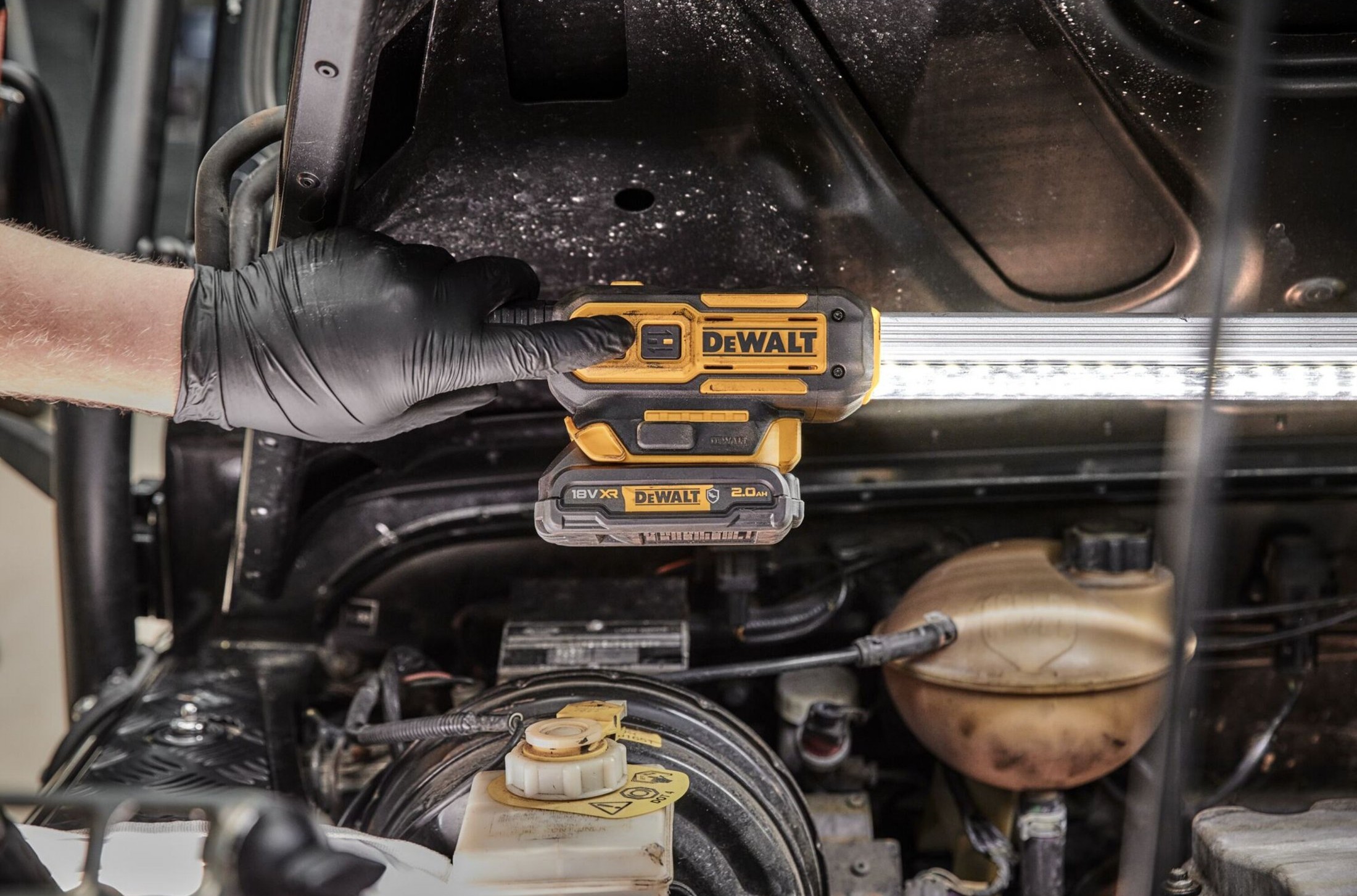 Фонарик DeWALT DCL045 детальное изображение - 6